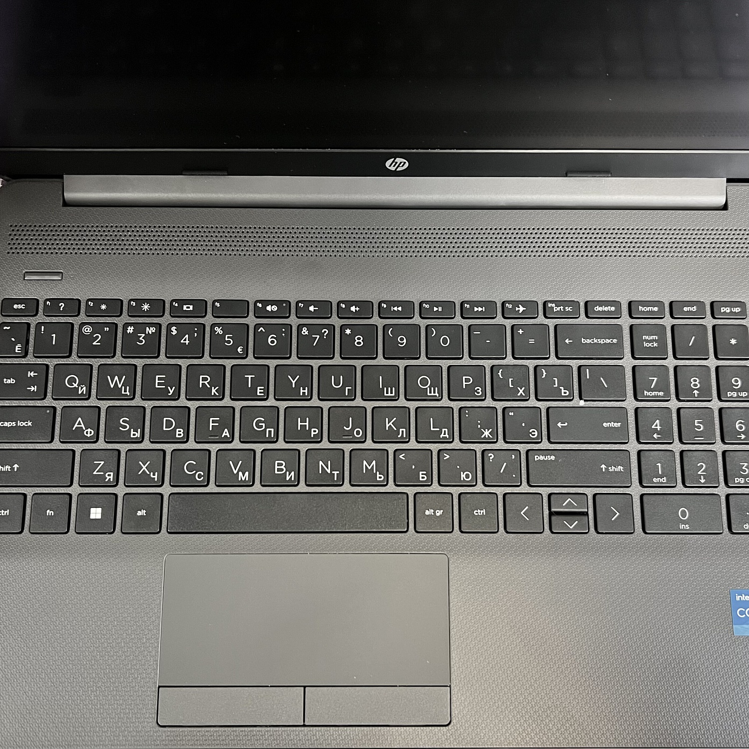 клавиатура ноутбука HP с гравировкой русских букв, сделано в Бастет Лазер