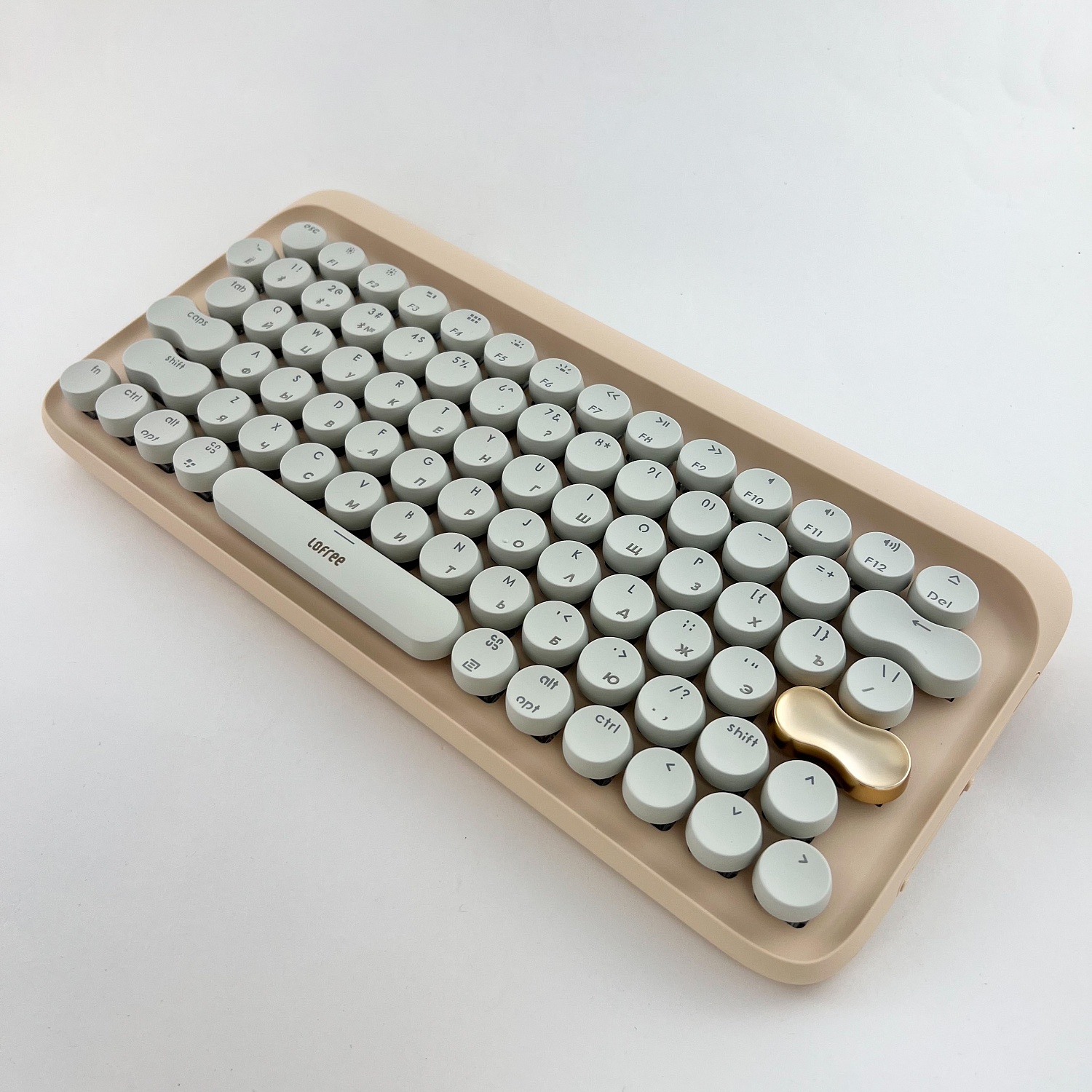 клавиатура lofree с гравировкой русских букв, сделано в Бастет Лазер