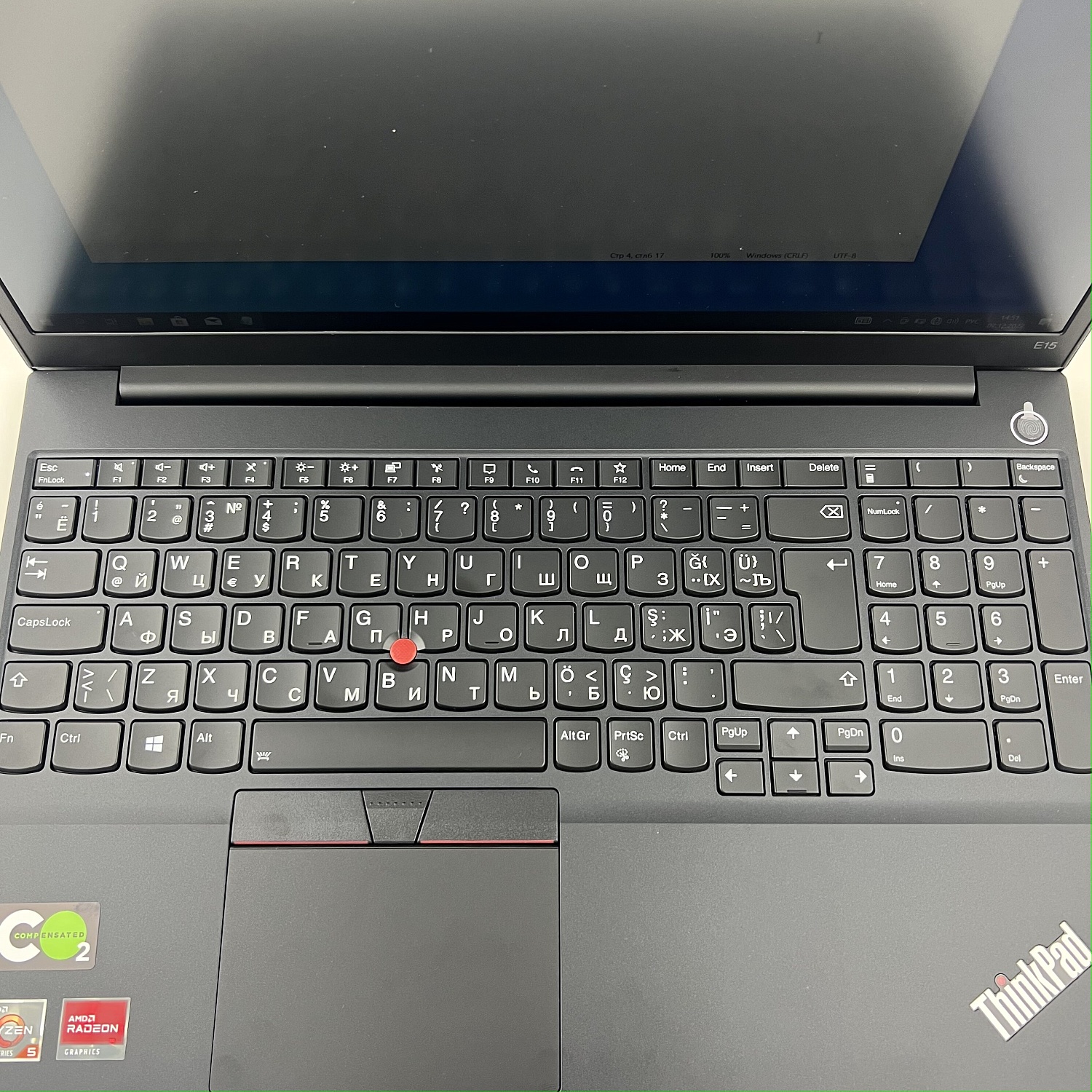 клавиатура ноутбука ThinkPad с гравировкой русских букв, сделано в Бастет Лазер